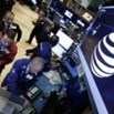 Primi dubbi sul Trump-rally, dollaro giù. Listini deboli pensando al referendum